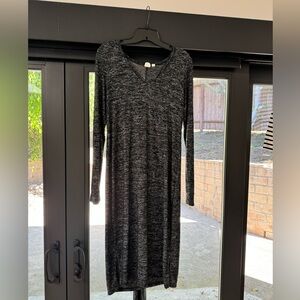 Gap Maternity dress - ties in back